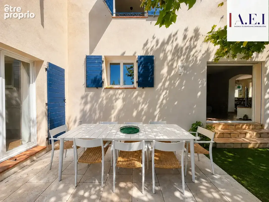 Six-Fours-les-Plages   Propriété provençale de 273 m2 avec piscine & garage - photo 13