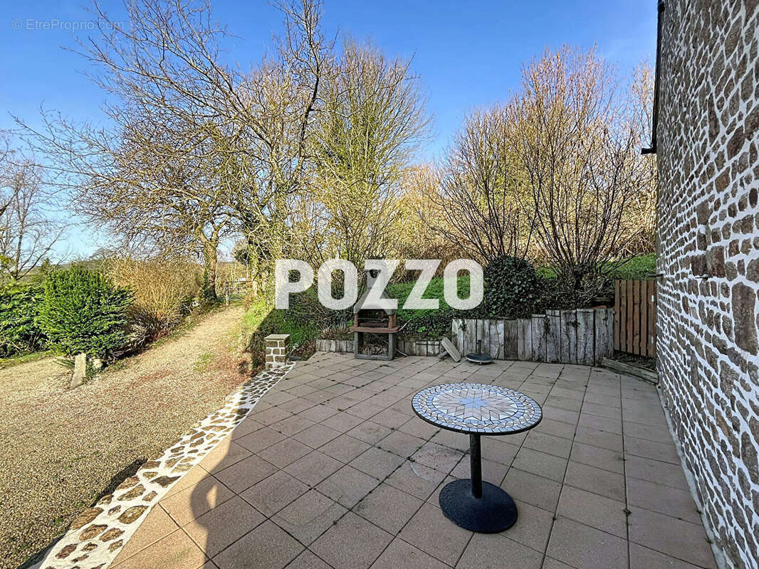 Maison à PERRIERS-EN-BEAUFICEL