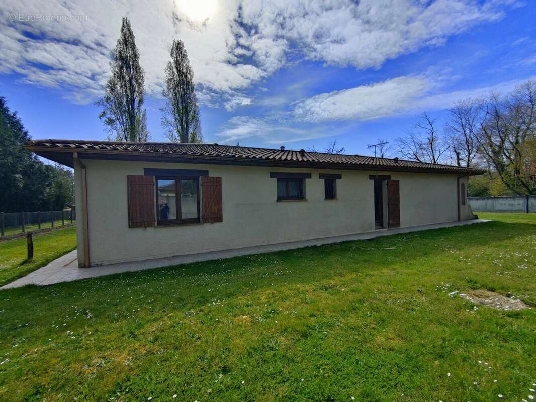 Maison à SAUCATS