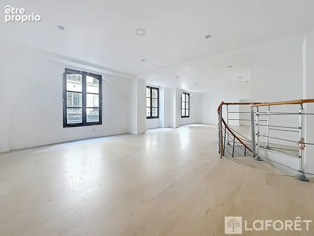 Paris 2 - local à usage mixte - commercialité - 77,5 m² sur deux niveaux - photo 3