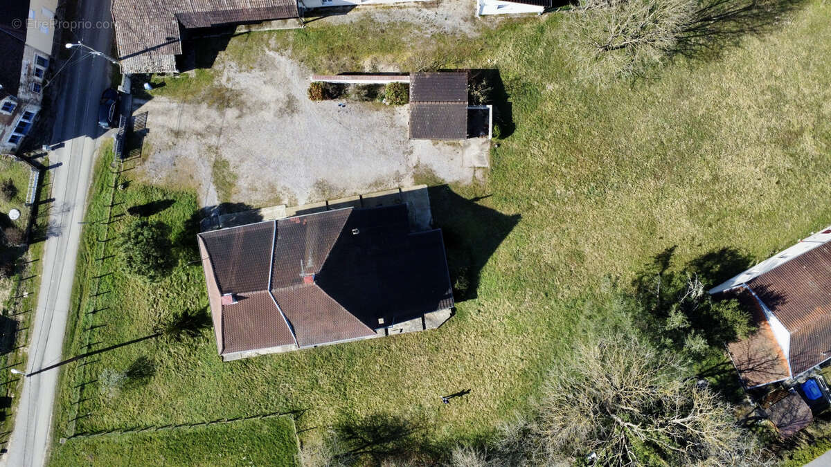 Maison à LE DESCHAUX