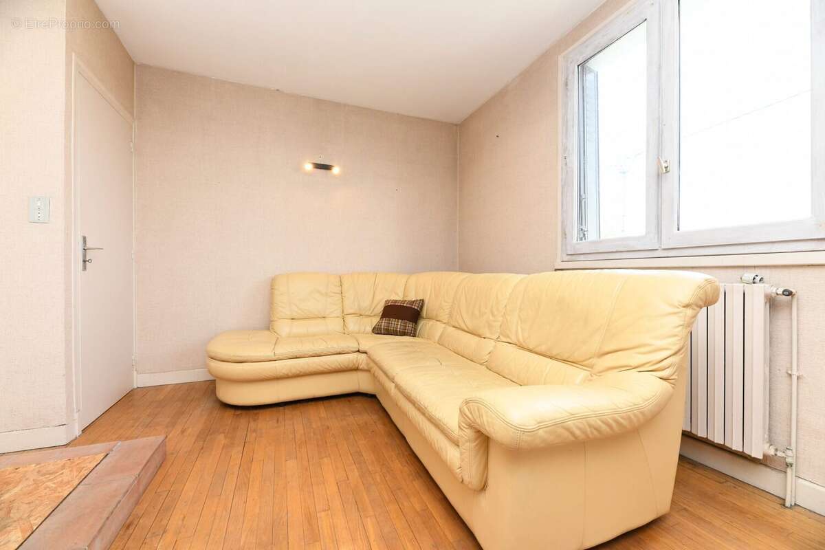 Maison 110 m² à Pleaux  - photo 4