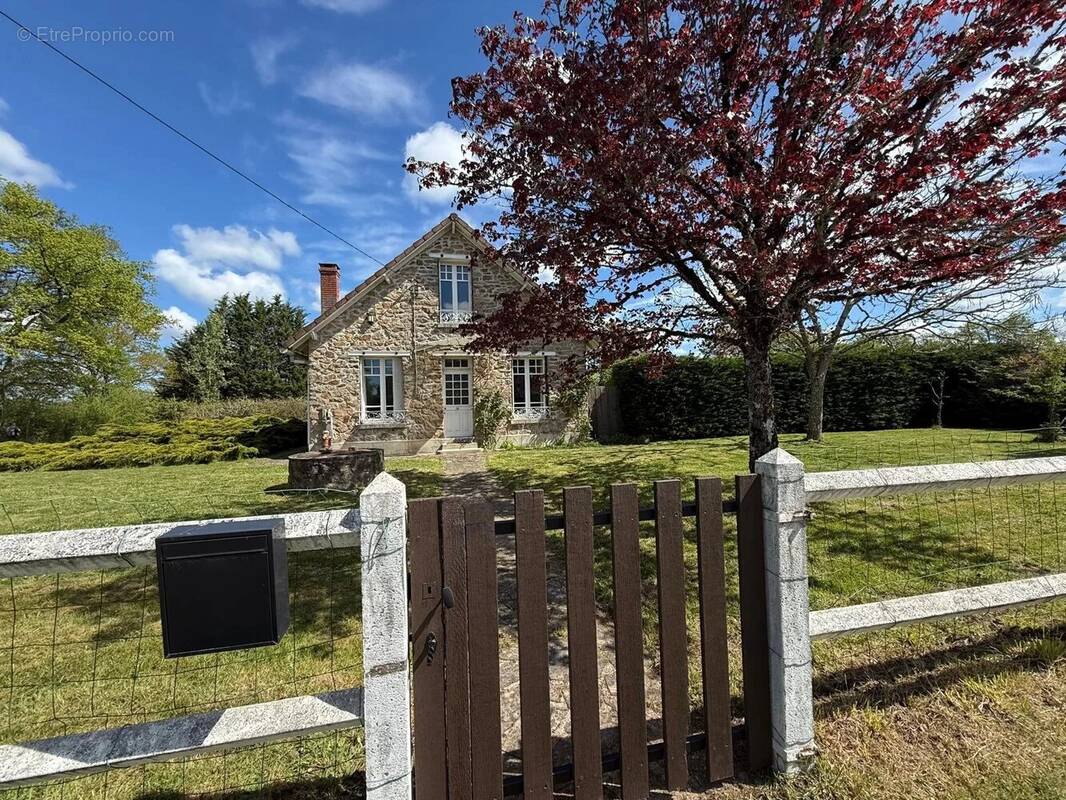 Maison à MAILHAC-SUR-BENAIZE