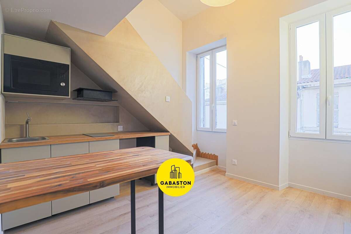 Appartement à MARSEILLE-4E