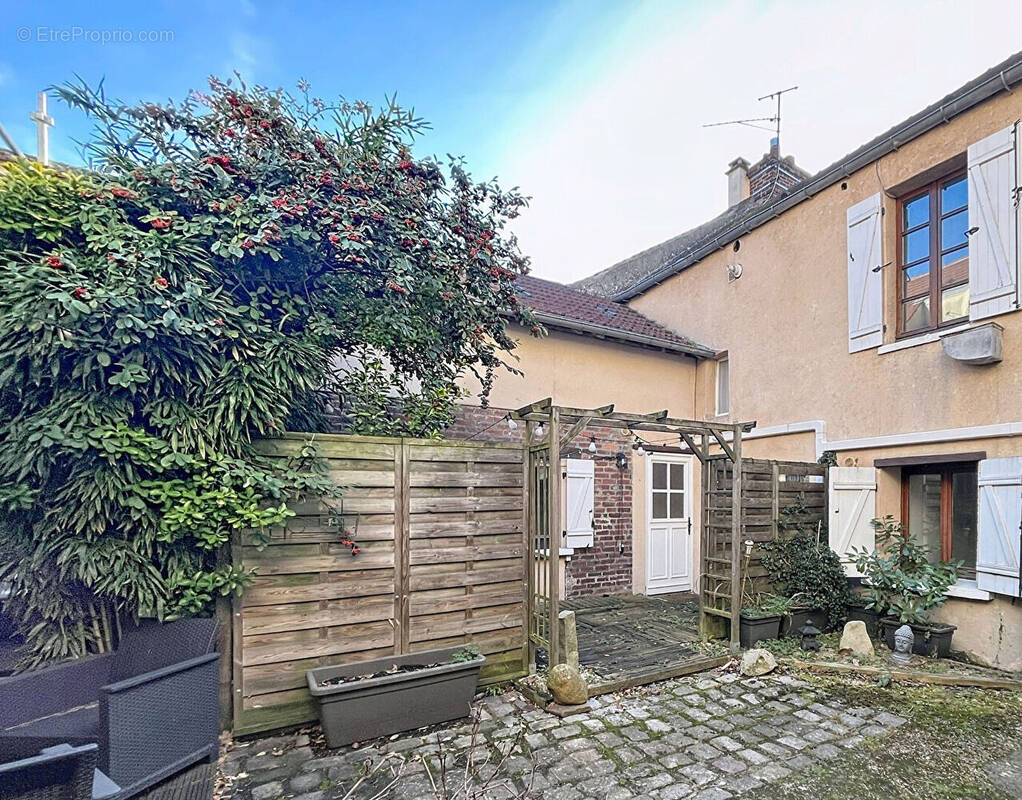 Appartement à NEAUPHLE-LE-CHATEAU