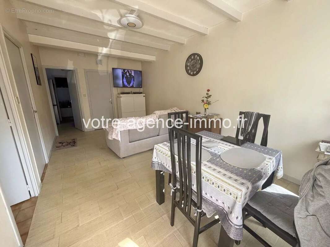 Appartement à CONTES