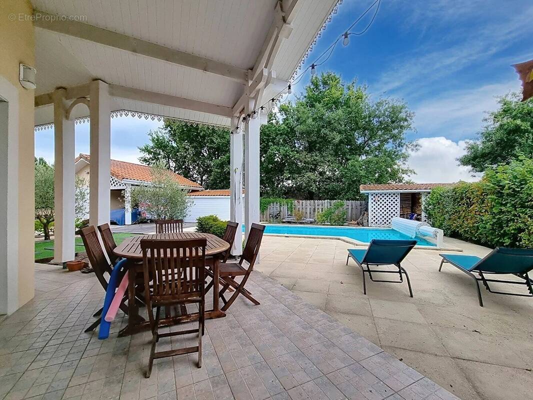 Maison contemporaine à vendre à Sanguinet - 3 chambres, piscine, garage et jardin spacieux - photo 2