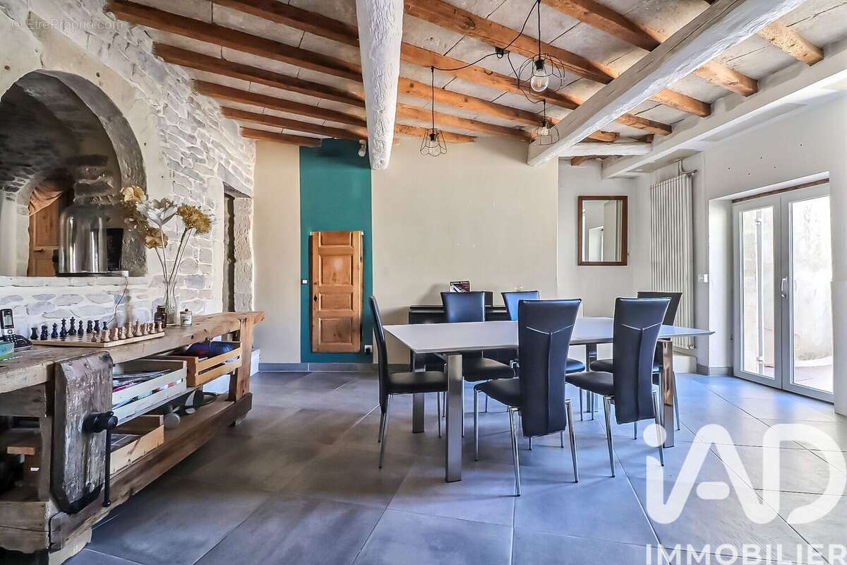 Maison 208 m² à Nages-Et-Solorgues  - photo 3
