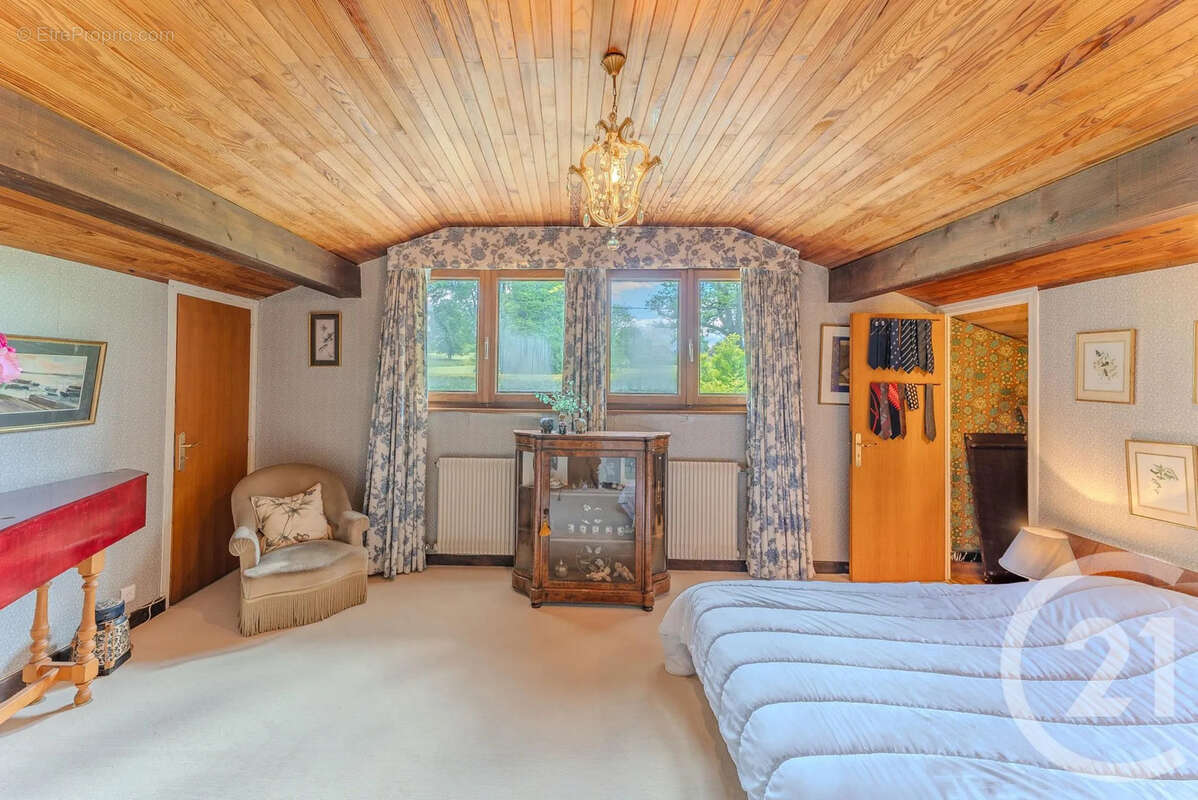 Maison 196 m² à Saint-Paul-En-Chablais  - photo 14