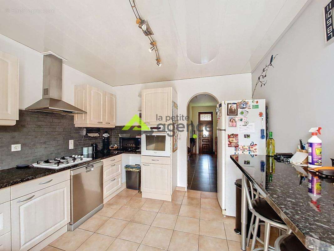 Maison à LA CELLE-DUNOISE