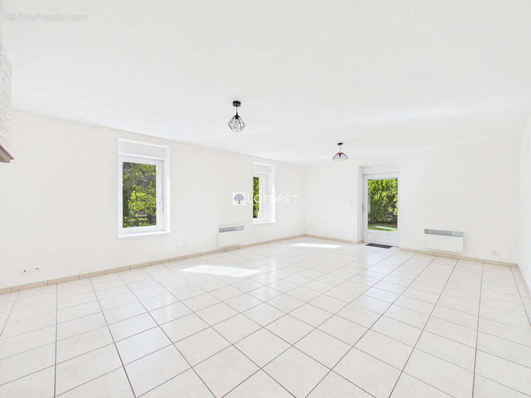 Maison à SAINT-EVARZEC