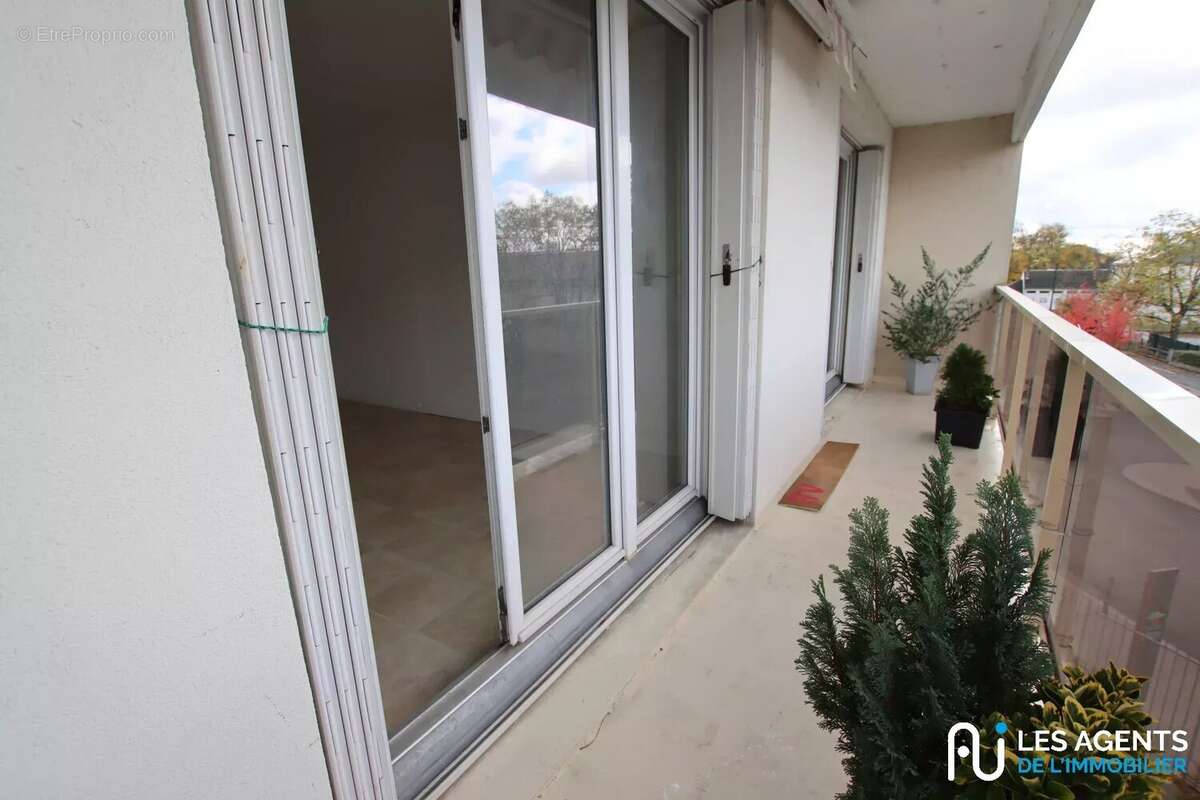 Appartement à SAINT-JEAN-DE-BRAYE