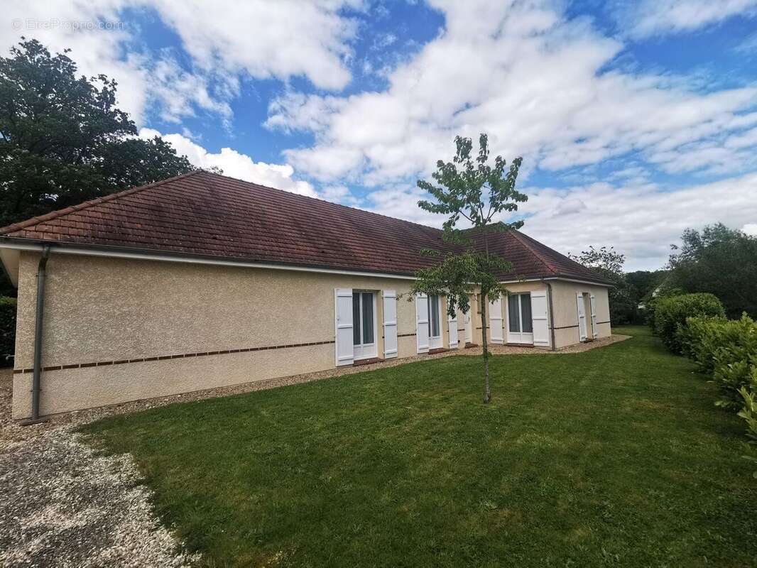 Maison à SAINT-SEBASTIEN-DE-MORSENT