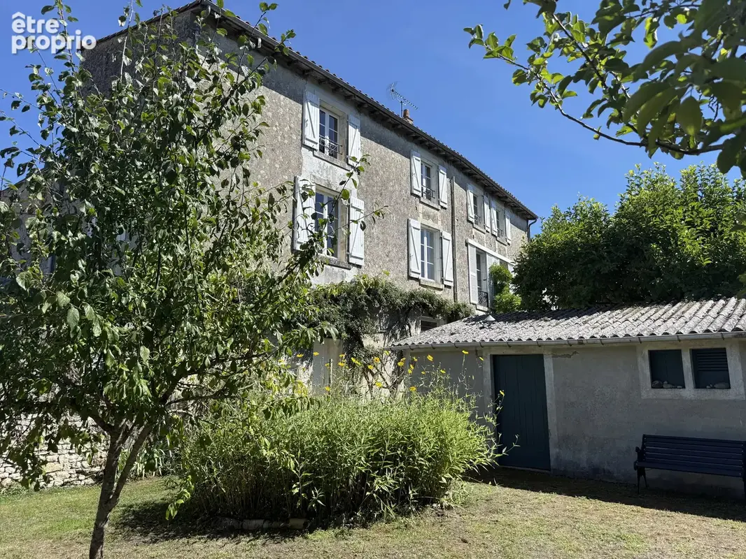 Elégante maison de ville de 3/4 chambres avec jardin de cour privé et petit verger. - photo 20