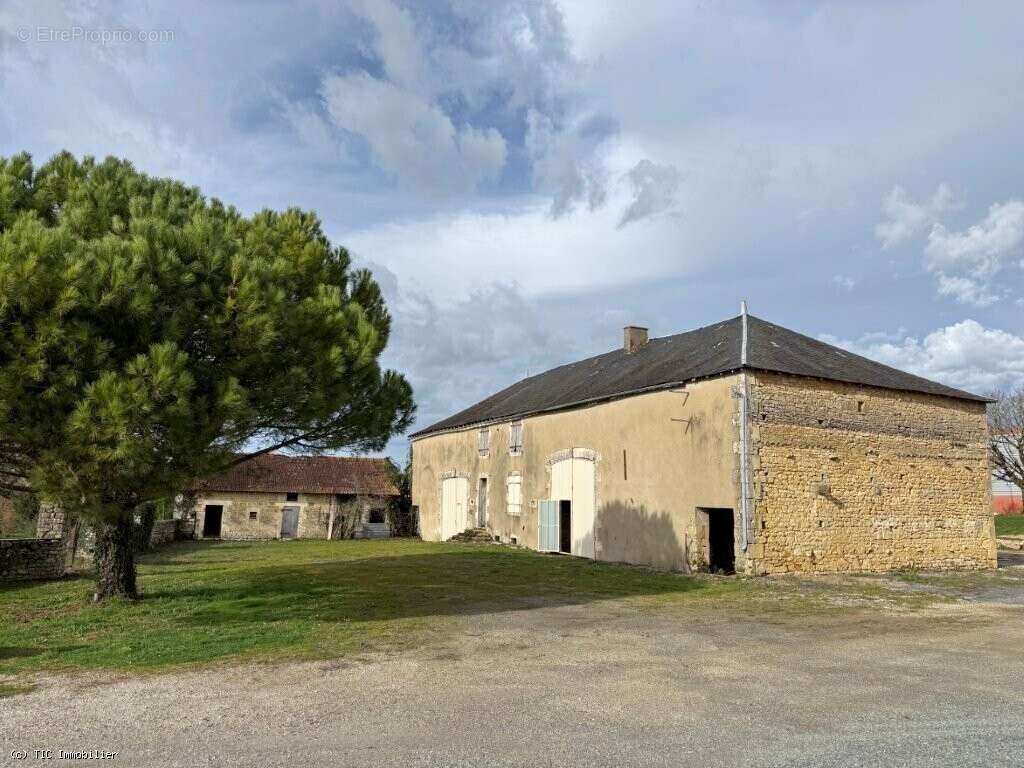 Maison à VERTEUIL-SUR-CHARENTE