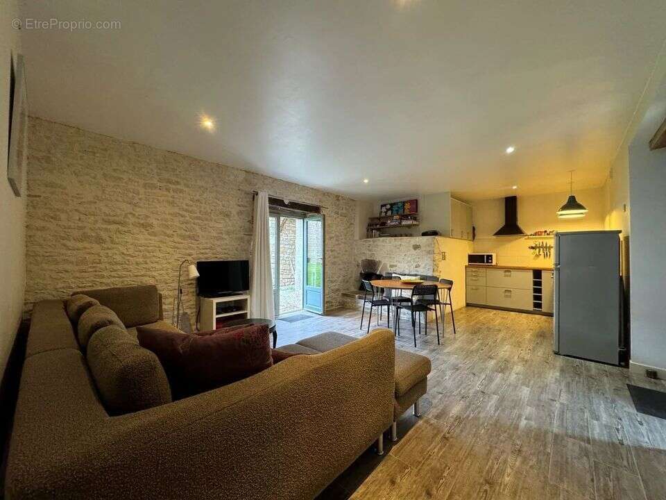 Maison à MAUROUX