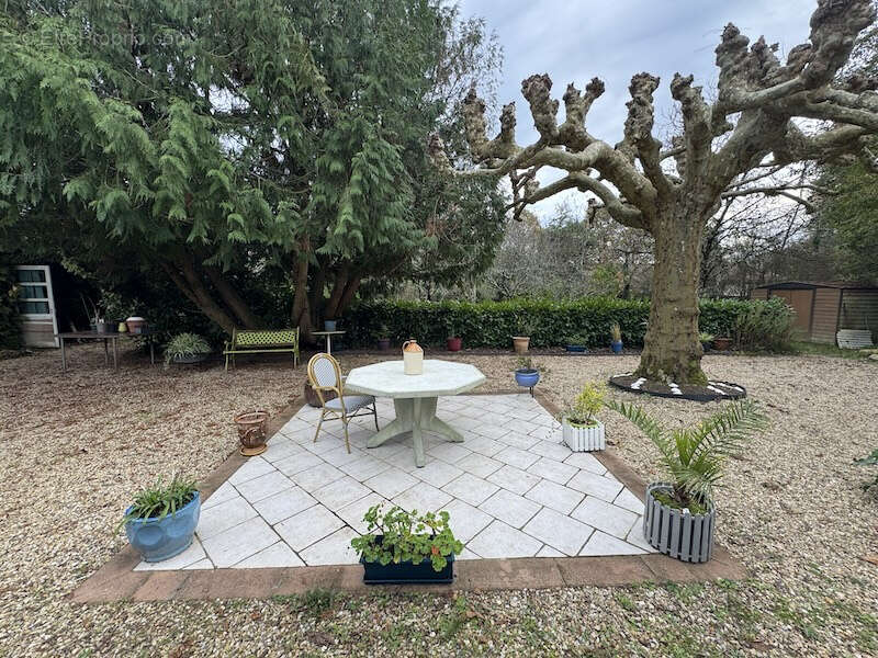 Maison à LES PEINTURES