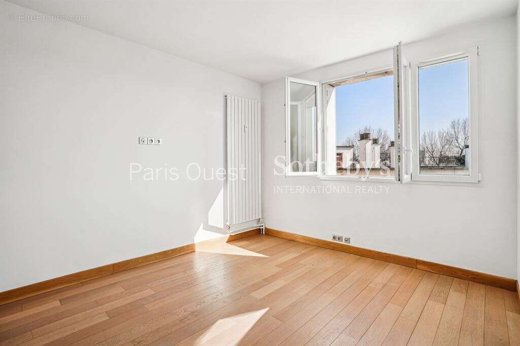 Appartement à NEUILLY-SUR-SEINE