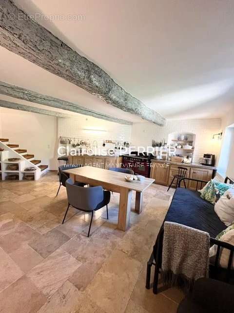 Exclusivité - au cœur du village de sillans-la-cascade - photo 3