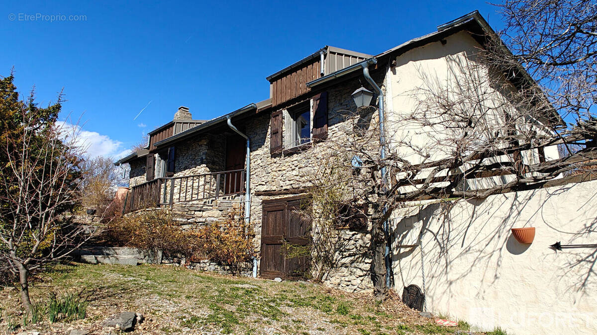 Maison à SAINT-ANDRE-D'EMBRUN