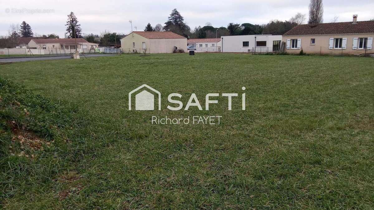 Photo 2 - Terrain à SAINT-GENIS-DE-SAINTONGE