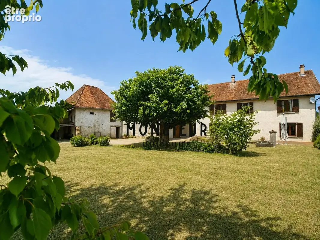 Maison à SAINT-JEAN-D'AVELANNE