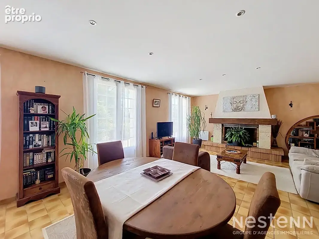 A Vendre Maison de plain-pied de 136 m² avec double garage sur terrain arboré d'environ 4 800 m² - photo 3