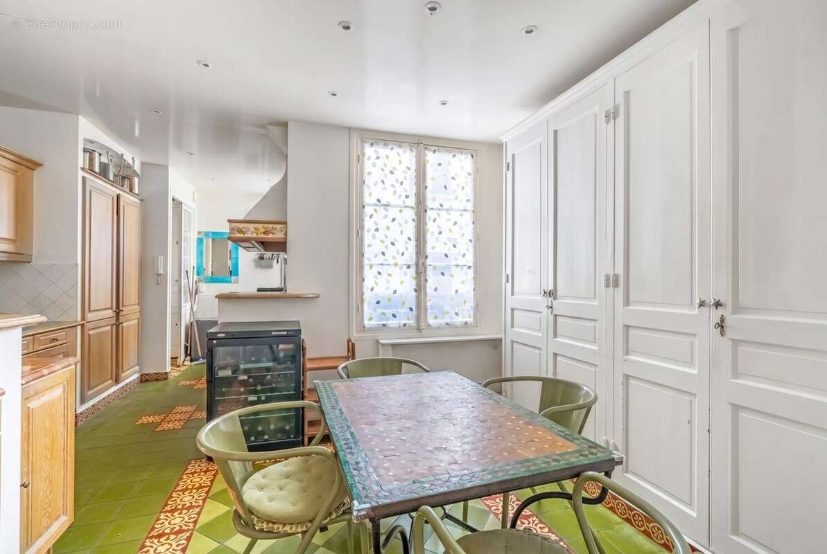 Appartement à PARIS-16E