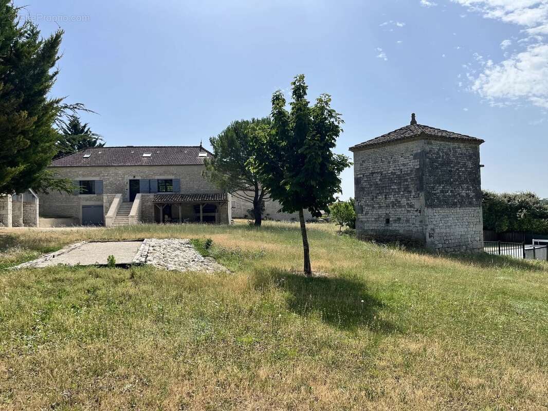 Maison à MONTAIGU-DE-QUERCY