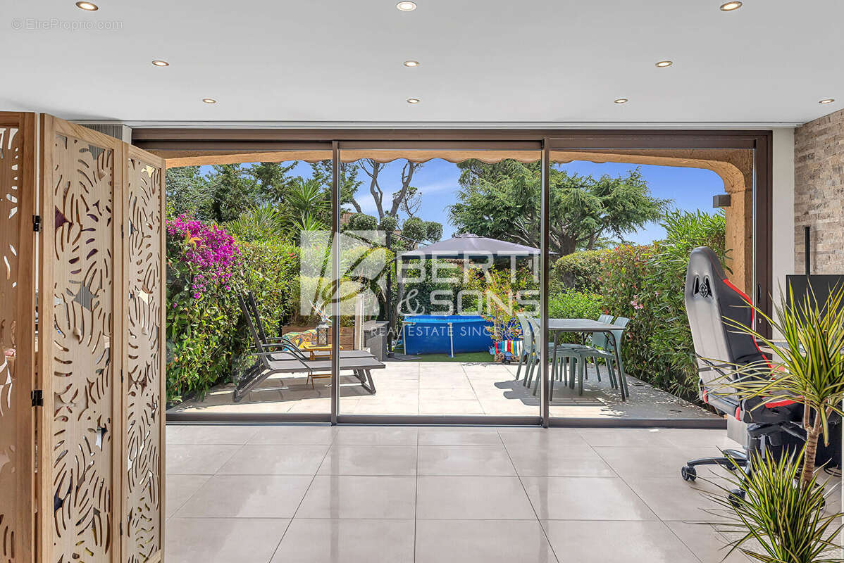 Appartement à MANDELIEU-LA-NAPOULE