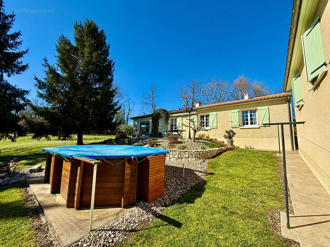 Maison à ALLEZ-ET-CAZENEUVE