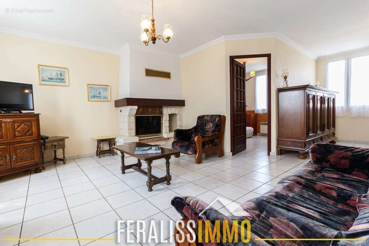 Maison à COURDIMANCHE
