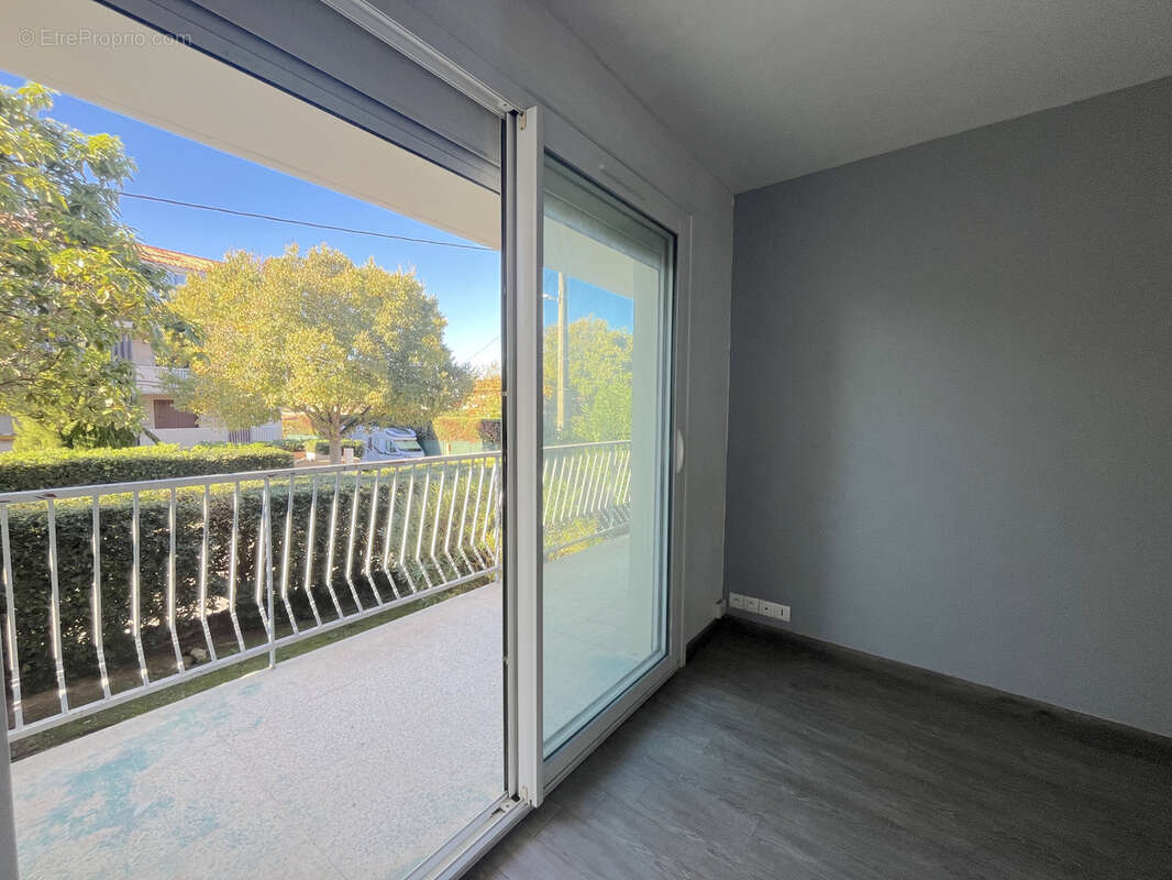 appartement T2 - idéalement situé proche des plages - belle terrasse - photo 5