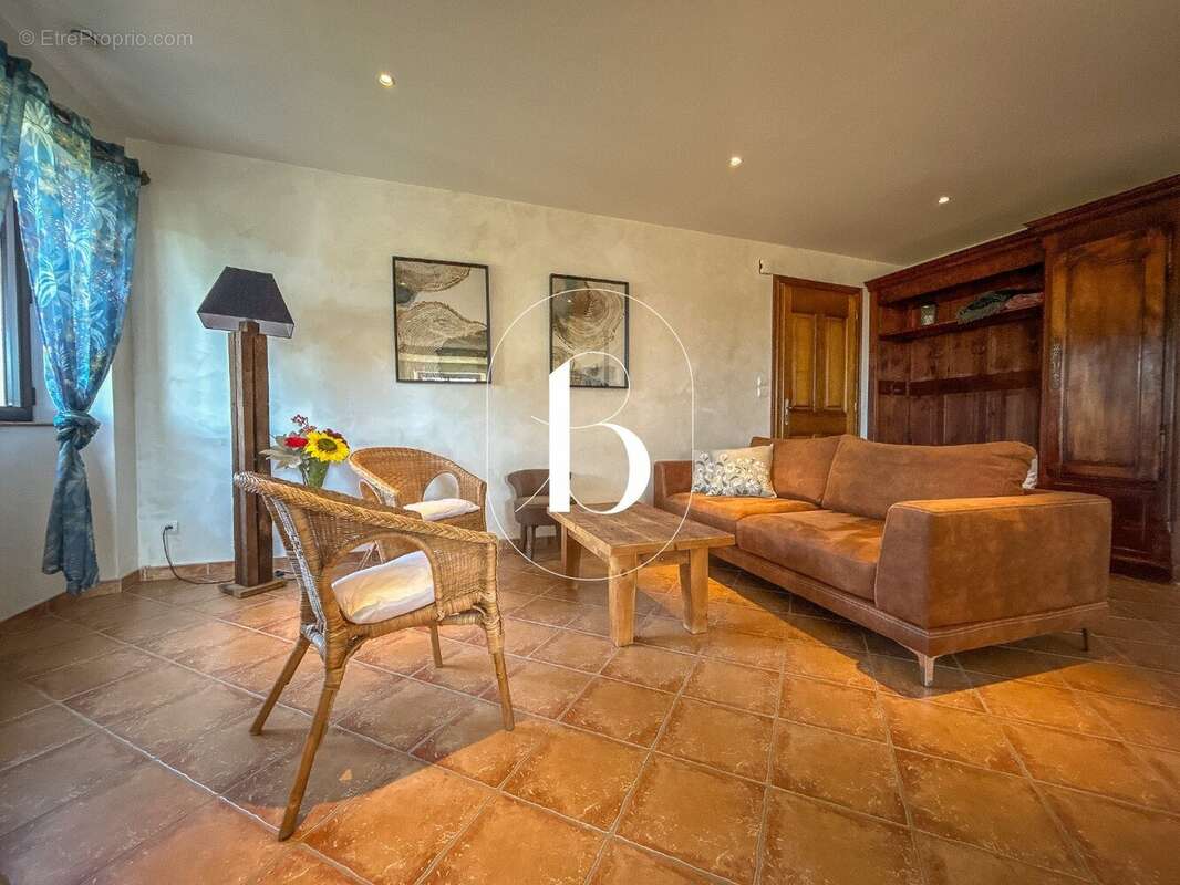 Maison 106 m² à Orgnac-L'aven  - photo 9