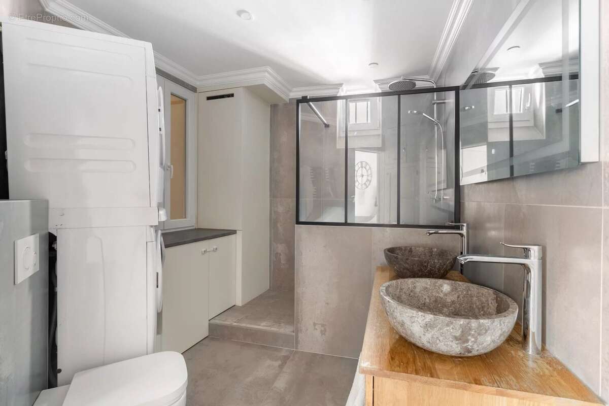 Appartement à LEVALLOIS-PERRET