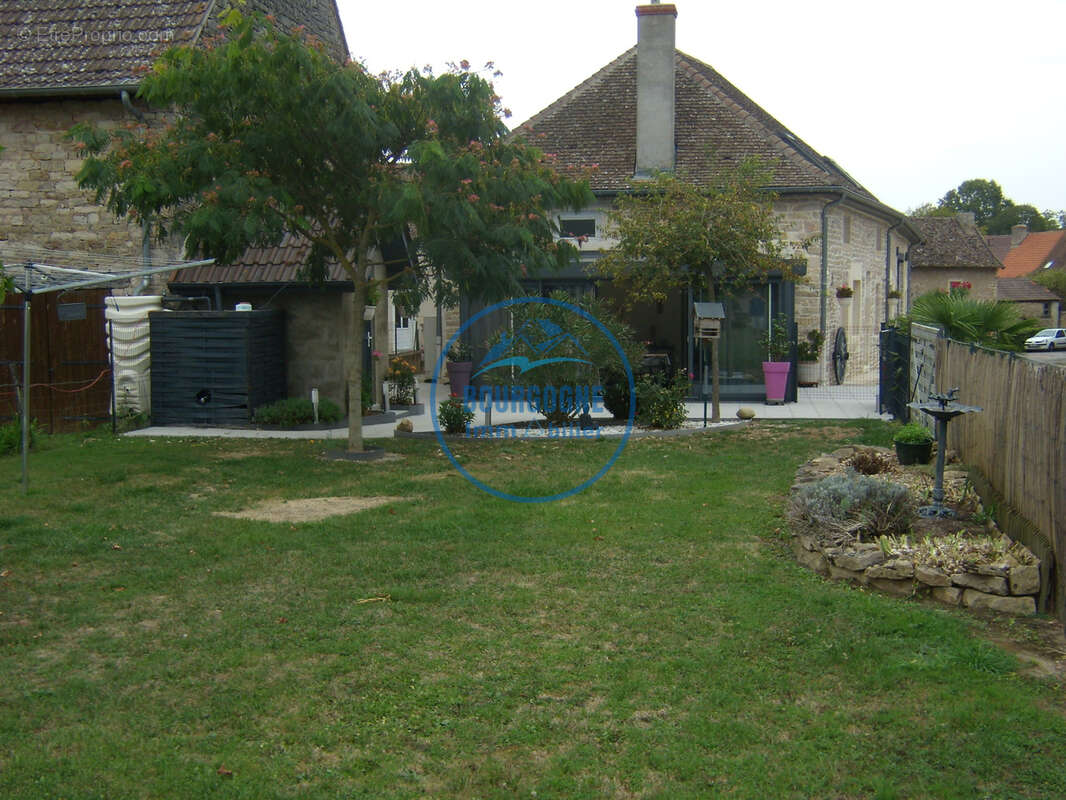 Maison à VARENNES-LE-GRAND