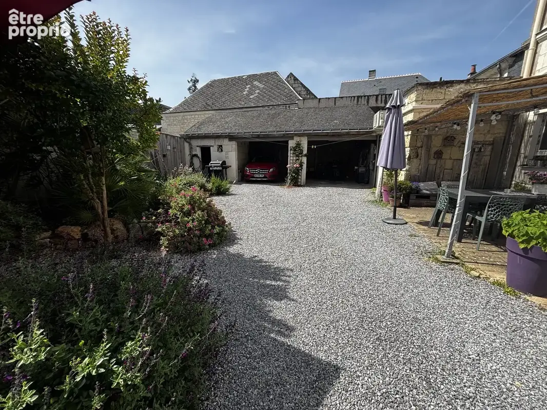 Maison familiale de caractère avec 4 chambres, dépendances et cour close - photo 12