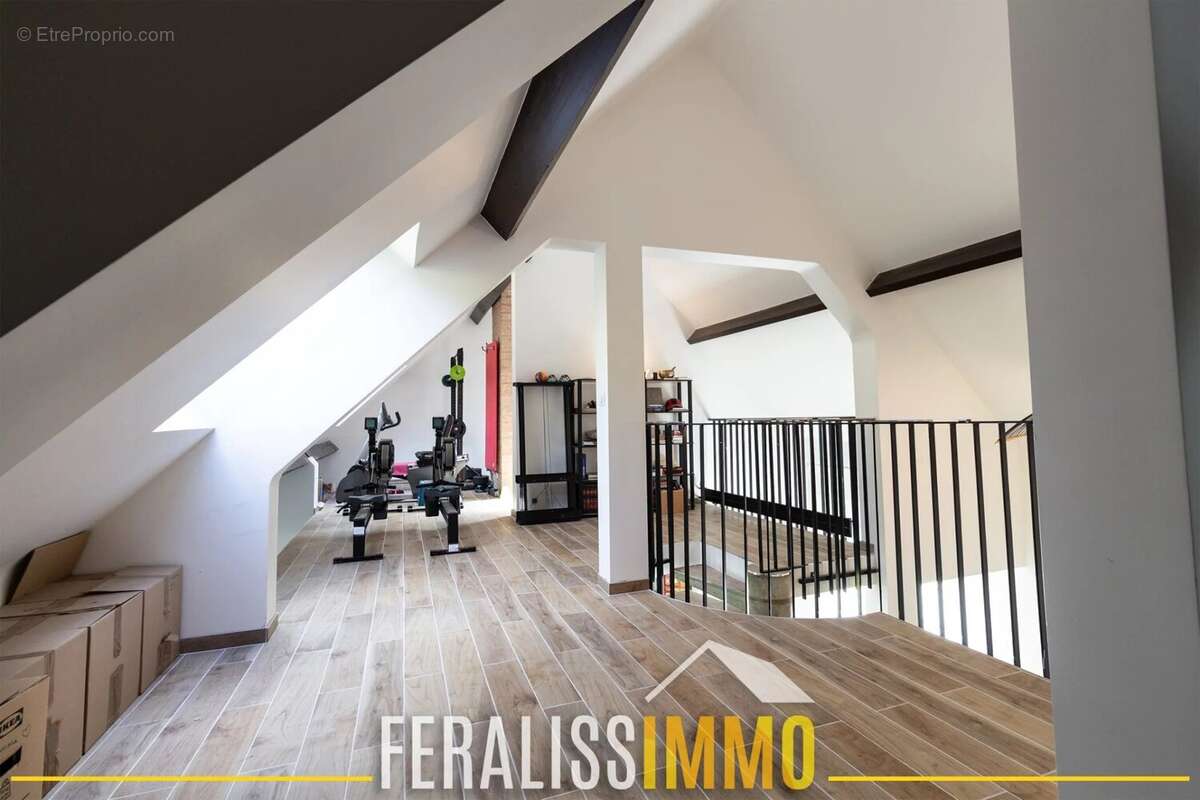 Maison à JOUY-LE-MOUTIER