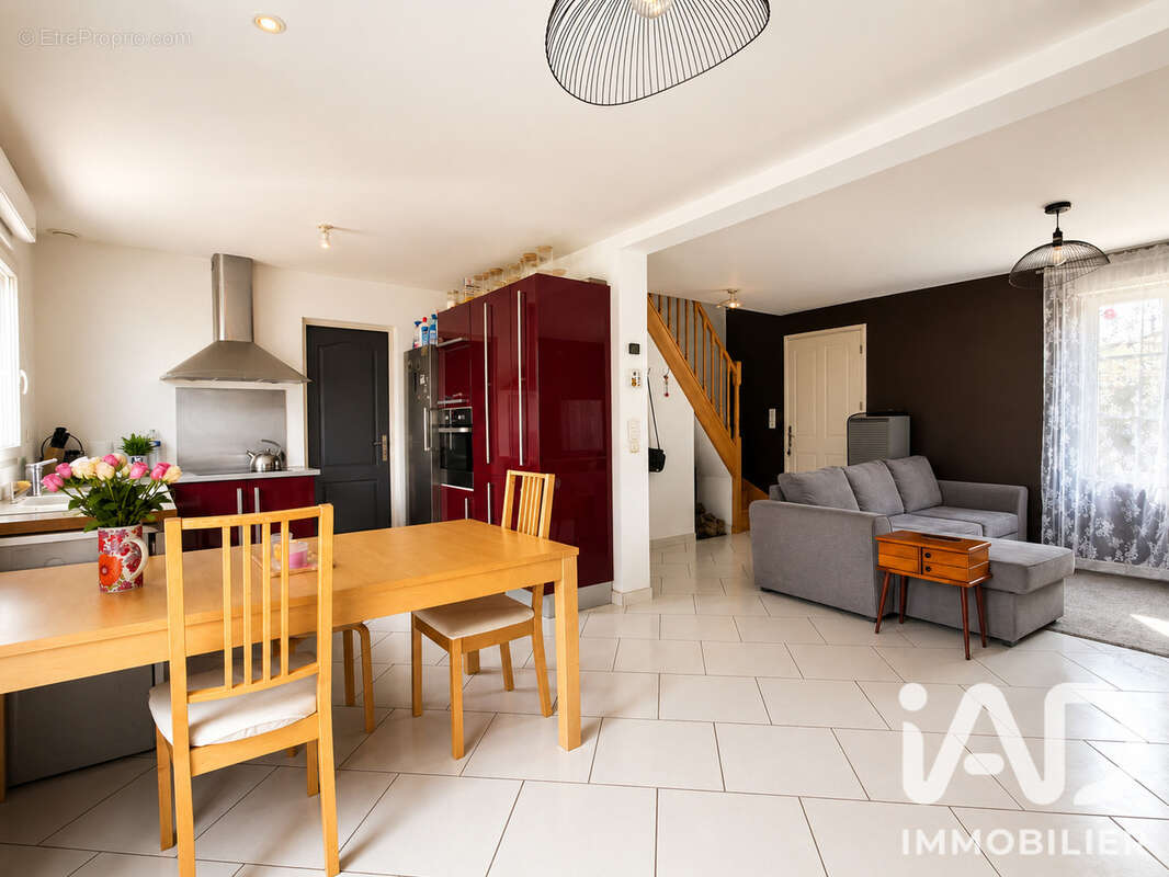 Maison 112 m² à Sainte-Genevieve  - photo 2