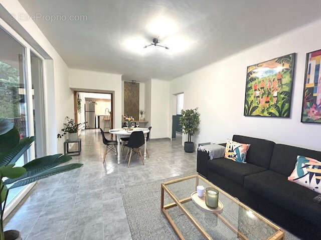 Appartement à SAINT-ETIENNE-DE-TULMONT