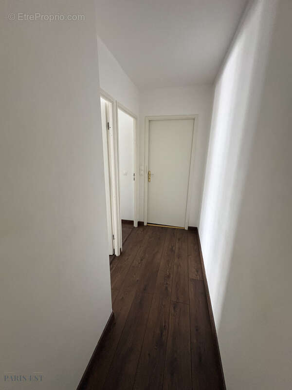 Appartement à VAUJOURS