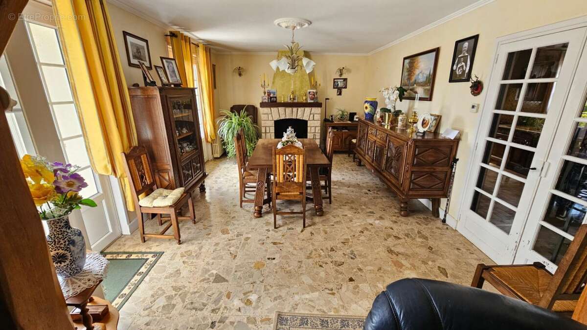 Maison à HOUDAN