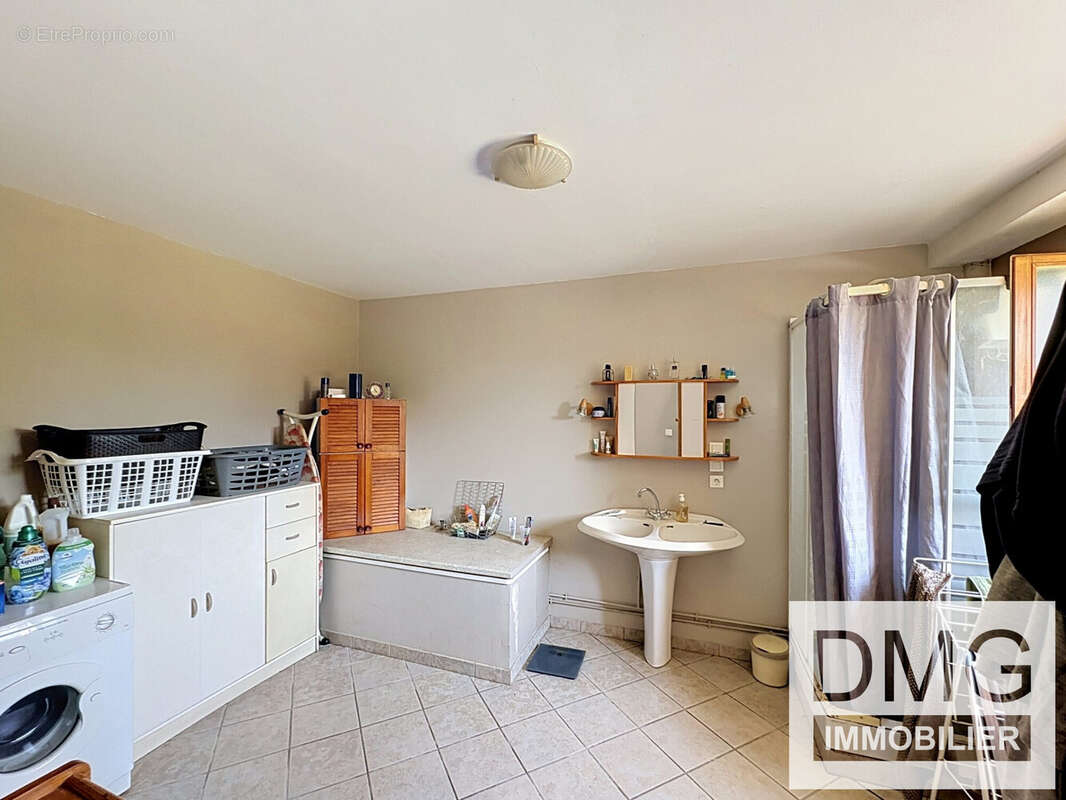 Maison 211 m² à Saint-Sylvestre-Cappel  - photo 6