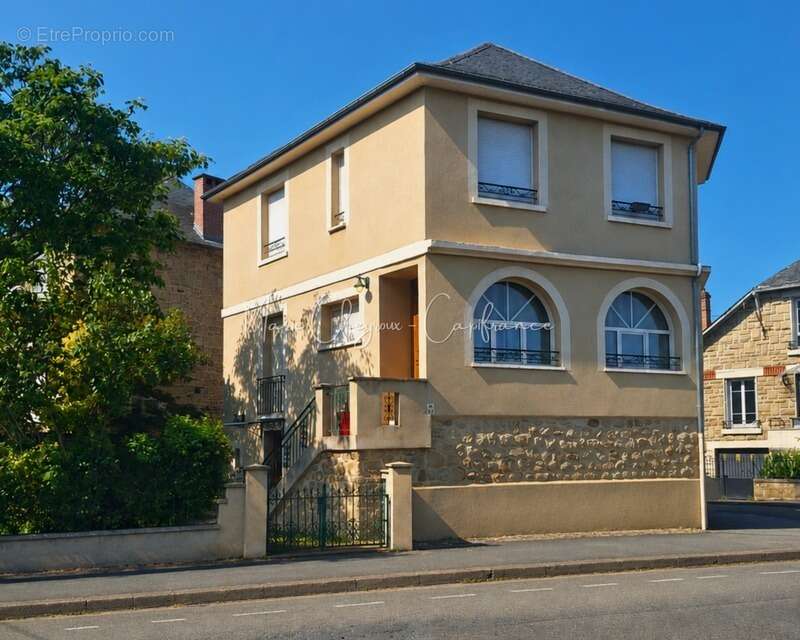 Immeuble de caractère - BRIVE LA GAILLARDE (19) - photo 11