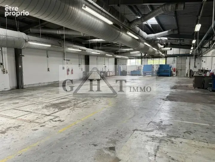 Entrepot 3700 m² a vendre a vaux le penil - photo 2