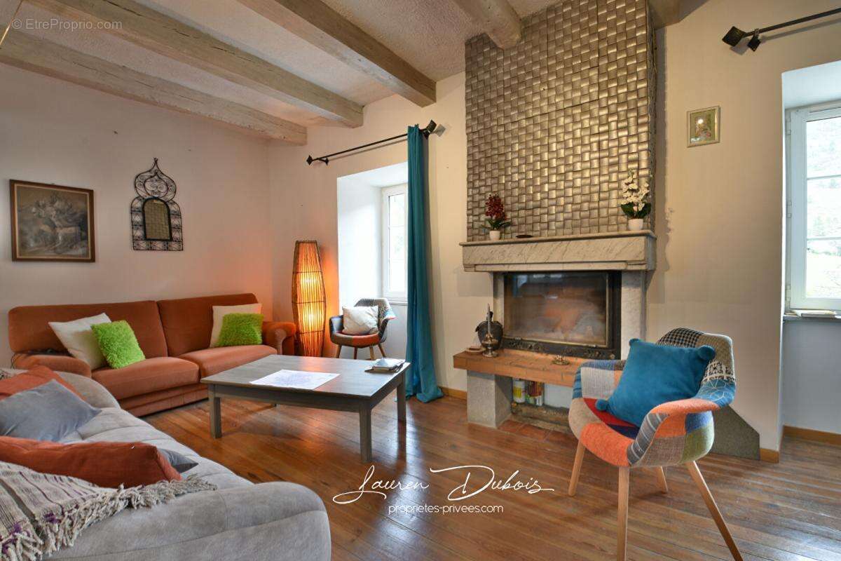 SERRES - Charmante maison de ville de 122 m² avec jardin, garages et dépendances - photo 7