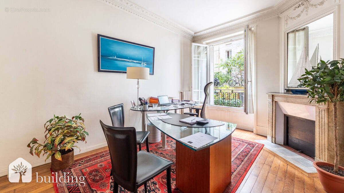 Appartement à COURBEVOIE