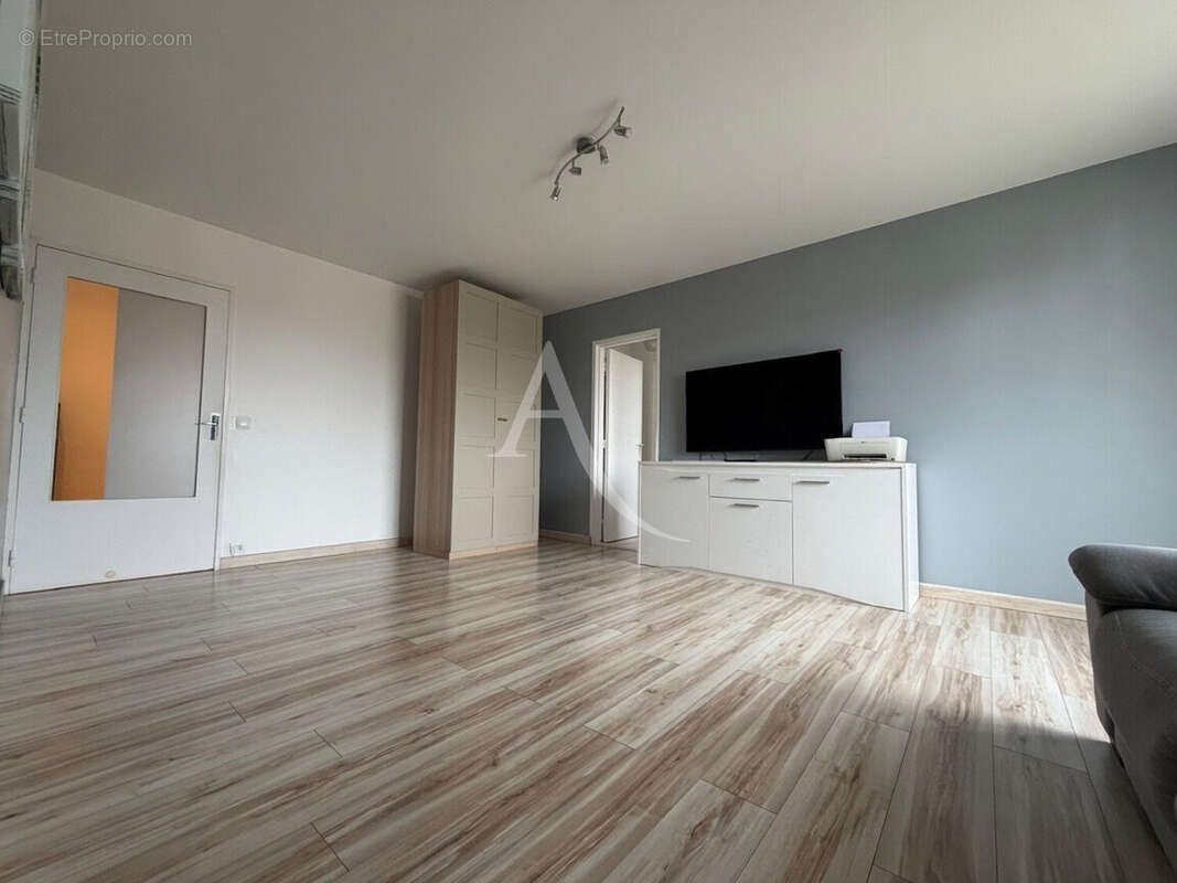Appartement à VAUJOURS