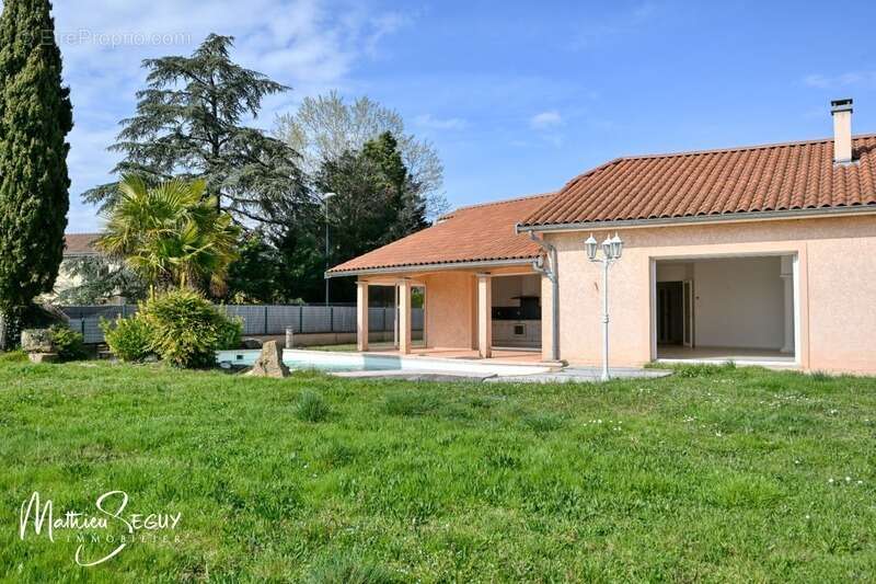 Maison à GREZIEU-LA-VARENNE