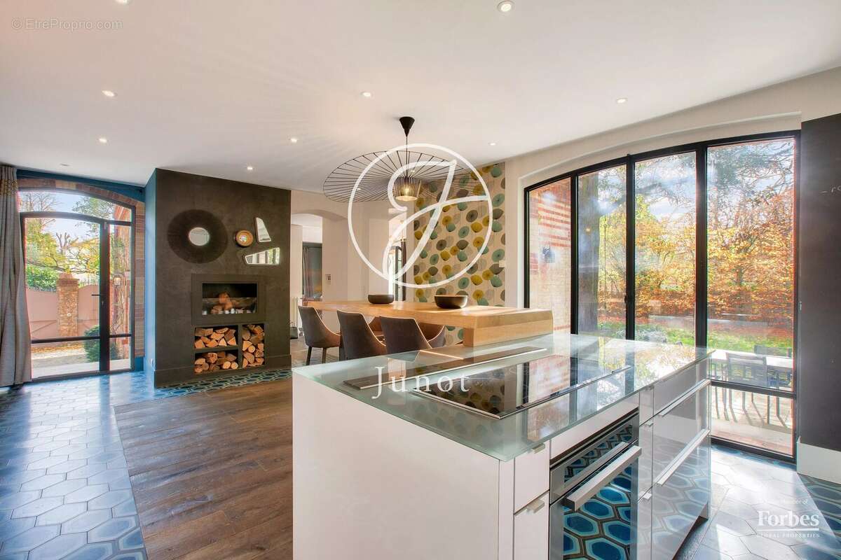 Vaucresson - PLATEAU DE CAZES - Maison 292 m² - 4 chambres - Terrain 720m² - photo 7